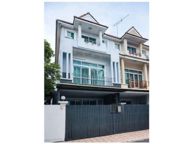 ศรีสมาน 900 ม. โรบินสันไลฟ์สไตล์ ทางด่วนศรีสมาน1กม ถ เลี่ยงเมืองปากเกร็ด ซ25-31 ให้เช่าทาวน์โฮม3ชั้น3นอน3น้ำ แจ้งวัฒนะ 3