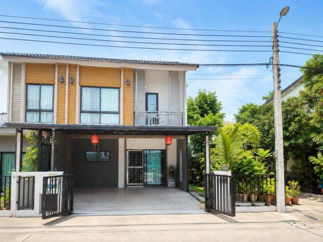 ใกล้ตลาดสดศรีวารี 900 ม. 21ตร.ว. ให้เช่า ใหญ่มาก! ทาวน์โฮม 2 ชั้น หลังมุม 3 นอน 2 น้ำคิงเพาเวอร์ ศรีวารี 900 ม ลาดกระบัง