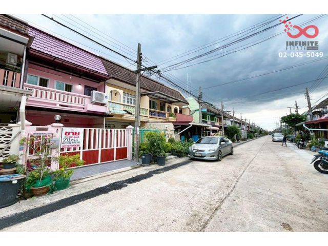 ขายทาวน์เฮาส์ 2 ชั้น 20 ตร.ว. ซอยรามคำแหง 98 สะพานสูง ใกล้รถไฟฟ้าสายสีส้ม สภาพดี ขายถูก
