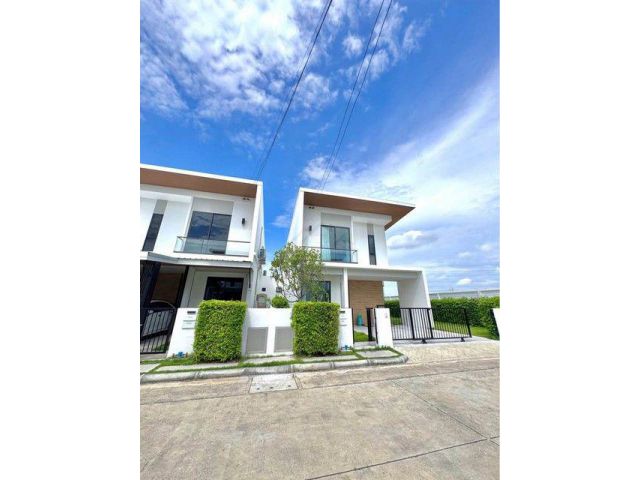 ให้เช่าบ้านแฝดหลังมุม 3 ห้องนอน โคโม่ เบียงก้า บางนา Como Bianca สไตล์ Minimal Eco Living ใกล้เมกะบางนาและวงแหวนกาญจนา