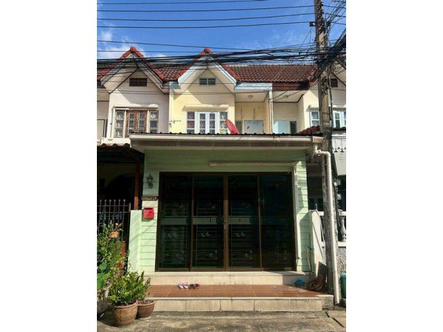 ขายทาวน์เฮ้าส์ 2 ชั้น 18 ตรว. หมู่บ้านสินธานี 1 ซอยนวมินทร์ 93 ปากซอยหมู่บ้านมีท็อปนวมินทร์