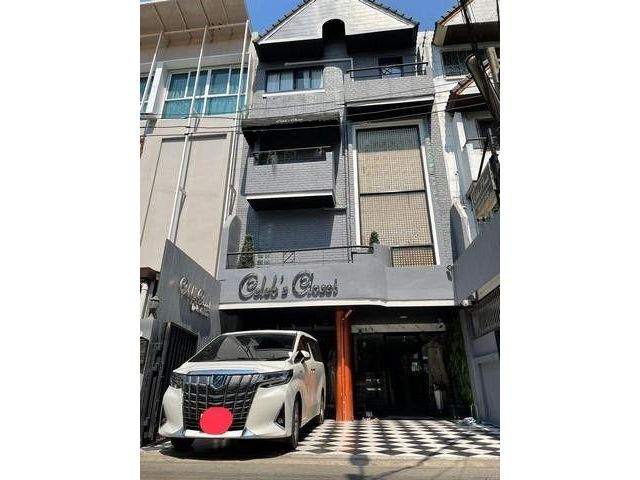 รหัสC7211 ให้เช่าอาคารพาณิชย์ 4 ชั้น 1 คูหา สุขุมวิท 49 ซอยทองหล่อ23 มีที่จอดรถหน้าอาคาร