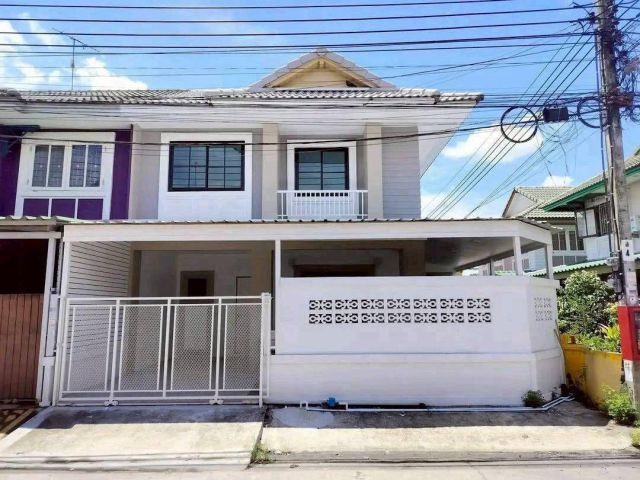 หมู่บ้านพฤกษา10 ถนนบางกรวย-ไทรน้อย ทาวน์เฮ้าส์ 2 ชั้น หลังมุม กลับรถ ตกแต่งใหม่พร้อมอยู่