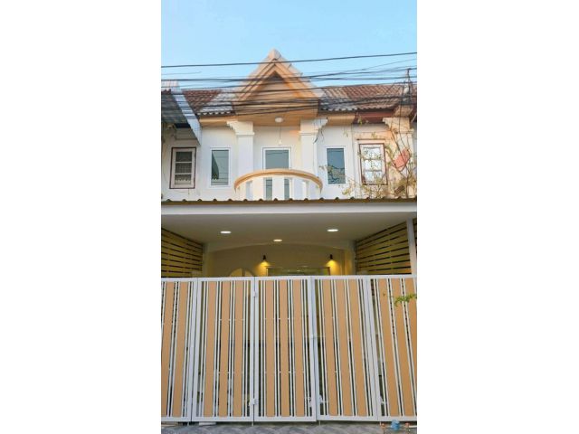 ขายทาวน์โฮม พงษ์ศิริชัย 4 เพชรเกษม 81 รีโนเวทใหม่ 3 ห้องนอน ราคา 1.95 ล้าน