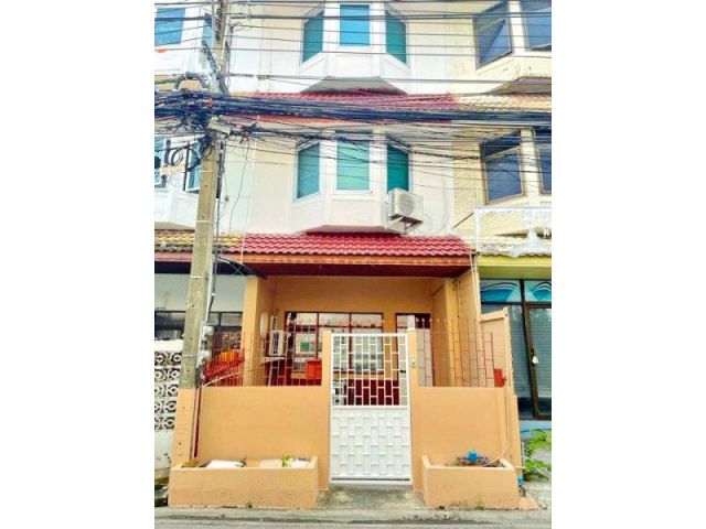 พร้อมเฟอร์ฯ ทาวน์โฮม 3 ชั้น ใหม่ 3 นอน 2 น้ำ ใกล้รถไฟฟ้ากว่าคอนโด MRTรัชดาภิเษก 220ม. MRTลาดพร้าว 500ม. 22 ตร.ว. 264 ตร.