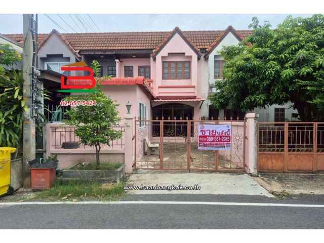 ทาวน์เฮาส์ 2 ชั้น เนื้อที่ 25 ตร.ว. หมู่บ้าน บ้านบัวทอง (ซอย 20/2), ใกล้ MRTคลองบางไผ่ อำเภอบางบัวทอง นนทบุรี