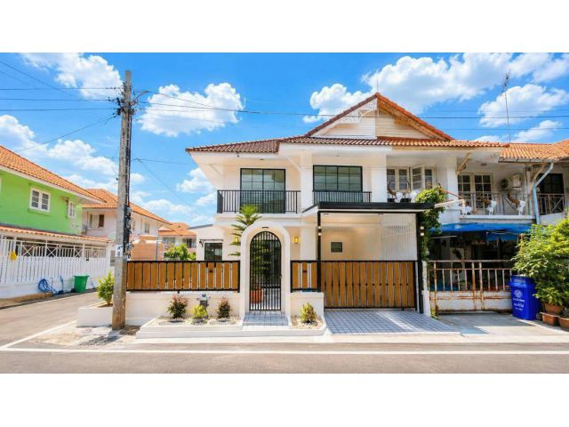หมู่บ้านพฤกษา3 ถนนวัดลาดปลาดุก บางบัวทอง ทาวน์เฮาส์2 ชั้น หลังมุม ติดถนนทั้ง 2 ด้าน ฝั่งหน้าบ้านและข้างบ้าน ตกแต่งใหม่
