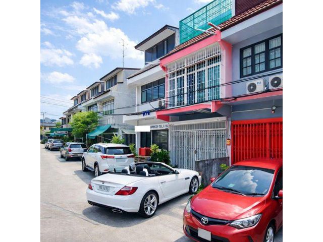 โฮมออฟฟิศ 3 ชั้น 3 ห้องนอน 3 ห้องน้ำ ใกล้เซ็นทรัล พระราม 3 เพียง 1.4 กม. ใกล้ตลาดรุ่งเจริญ 700 ม.จุดขึ้นลงทางด่วนเฉลิมมห
