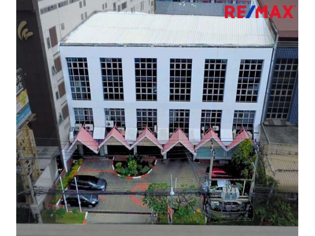 เหมาะสำนักงานใหญ่ | สถาบันการศึกษา | Boutique Hotel 6 คูหา 4 ชั้น 1,800 ตร.ม. | ที่จอด 28 คัน | เข้า-ออก 2 ด้าน ศรีนครินทร์ แปลงมุม