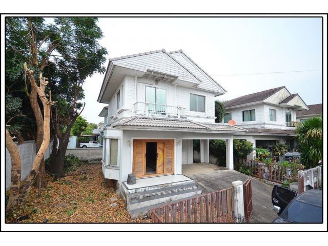 ขายด่วน บ้านเดี่ยว 2 ชั้น (หลังริม) หมู่บ้านบ้านชลลดา สุวรรณภูมิ สนใจโทร 0896997555 (id line)