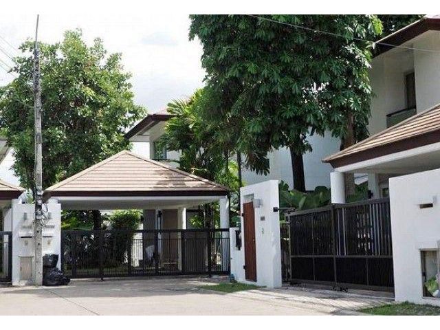 ให้เช่าบ้านเดี่ยวรีโนเวทใหม่ พร้อมอยู่ โครงการ ไพรเวท เนอวานา ลาดพร้าว 4 ห้องนอน 5ห้องน้ำใกล้ เซ็นทรัลอีสต์วิลล์