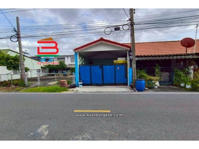 ทาวน์เฮาส์ 1 ชั้น เนื้อที่ 17 ตร.ว. หมู่บ้านอยู่เจริญ 1 (คลอง 4) ถนนไสวประชาราษฎร์ ตำบลบึงยี่โถ อำเภอธัญบุรี จังหวัดปทุมธานี