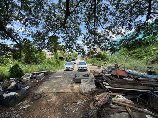 ขายที่ดินยกแปลงสวย 255 ตร.ว. ในซอยหมู่บ้านดีสกุล เปร็ง ติดถนน เทพราช-ลาดกระบัง (N.2253)