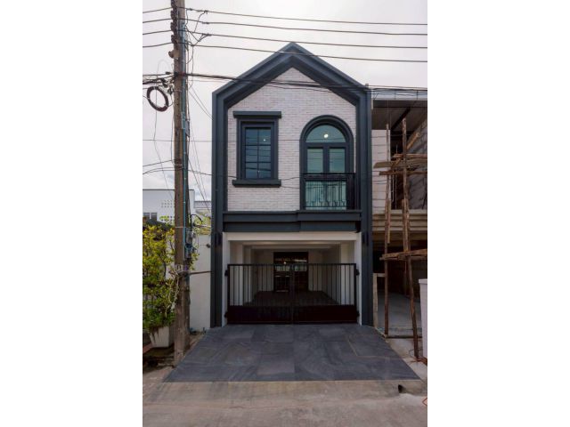 316AGAI เปิดขายแล้ว ทาวน์เฮ้าส์ 2 ชั้น รีโนเวทใหม่ทั้งหลัง  ซอยปรีดีพนมยงค์42