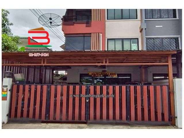 ทาวน์โฮม หมู่บ้านชุมชนทอส. 9 (ซอยพหลโยธิน 64) เนื้อที่ 30.5 ตรว. ใกล้โรงพยาบาล บี.แคร์ เมดิคอลเซ็นเตอร์ ถนนพหลโยธิน