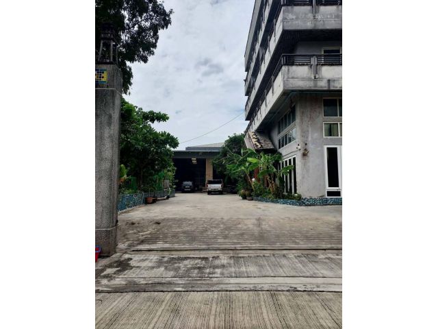 ราคาพิเศษ!! บ้านหลังใหญ่ 4 ชั้น ขนาด 1,440 ตร.ม. เขตประเวศ กทม. ถ.เฉลิมพระเกียรติ ร.9 ซ.48 แยก 8