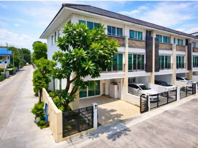 พัฒนาการ35-45 ม.เกษมบัณฑิต พัฒนาการ 22 ตร.ว. 264 ตร.ม.ทาวน์โฮม 3ชั้น 3นอน 3น้ำ ใกล้เทคโนโลยีไทย-ญี่ปุ่น 550 ม.