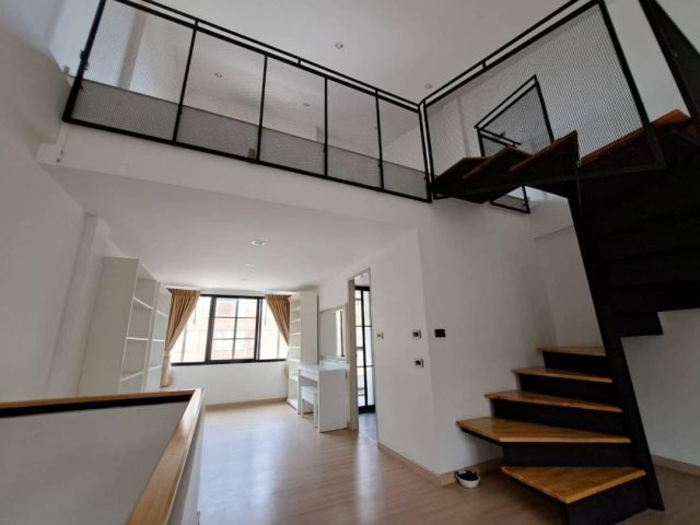 ให้เช่าบ้านใหม่ทั้งหลัง 3 ชั้น ครึ่งสไตล์ Loft Modern เพดานสูง พร้อมเฟอร์ 3 นอน 3 น้ำ บนถนนแจ้งวัฒนะ ใกล้รร. นานาชาติ
