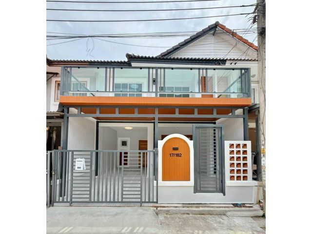หมู่บ้านพฤกษา10 ถนนบางกรวย-ไทรน้อย ทาวน์เฮ้าส์ 2 ชั้น ตกแต่งใหม่พร้อมอยู่ ทำเลดี ต้นโครงการ