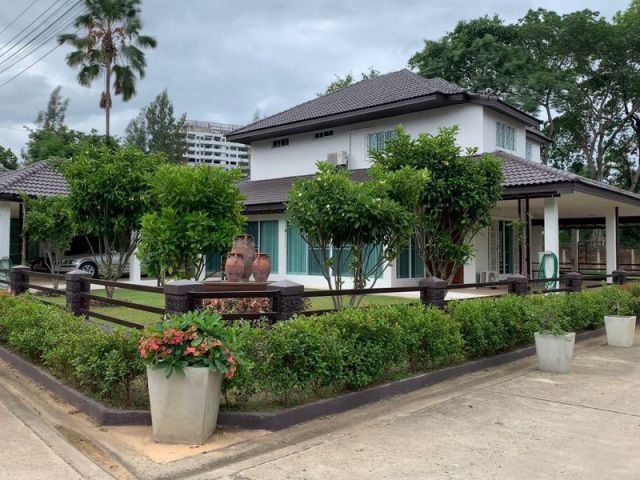 For Rent!!! Pet Friendly Villa in Town