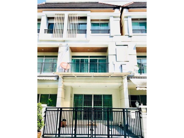 ขายทาวน์โฮมทำเลทอง พร้อมอยู่ทันที! บ้านกลางเมือง ศรีนครินทร์-เออร์บาเนียน (ซอยศรีนครินทร์ 46/1)