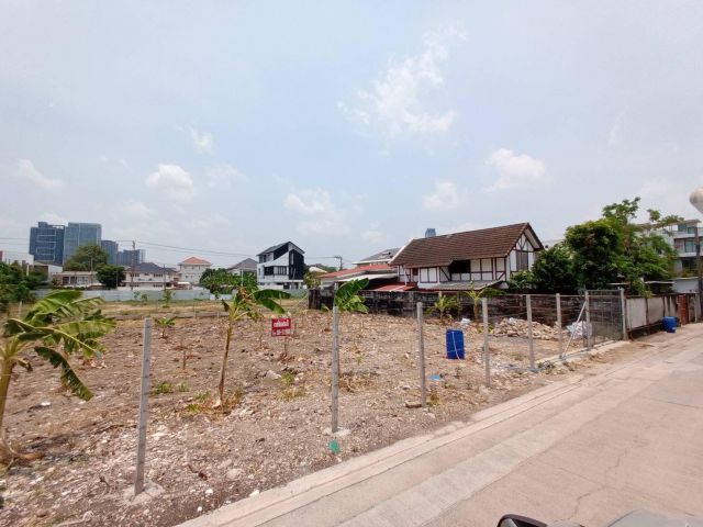 ขายที่ดินเปล่าถมแล้ว รามคำแหง ซอย 18 ทำเลดี เดินทางสะดวก ใกล้รถไฟฟ้าสายสีส้ม