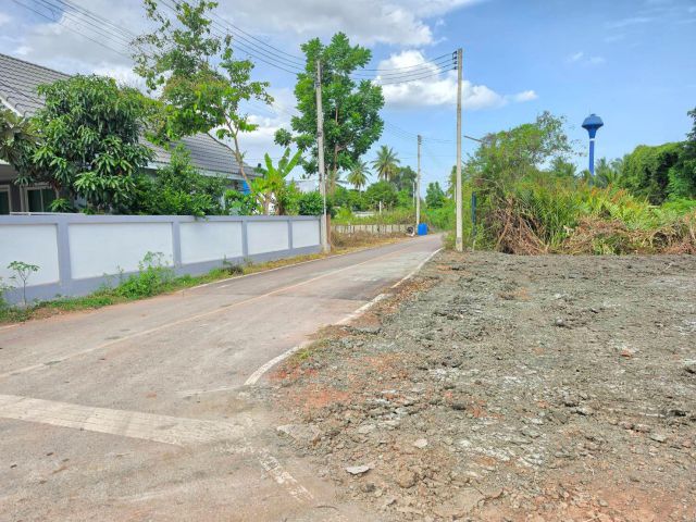ขายที่ดินเปล่า 348.4 ตร.ว. ถนนลาดใหญ่ ต.ลาดใหญ่ อ. เมือง จ.สมุทรสงคราม