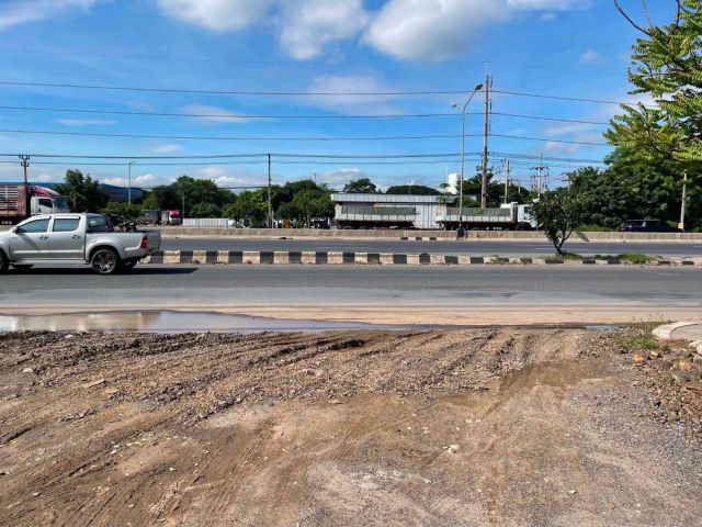 ### *ใบเสนอขายที่ดินพาณิชย์ ติดถนนมิตรภาพ กม.13* #### *FOR SALE: DUAL-ZONE COMMERCIAL LAND ON MITRAPAP RD KM.13* *1. ข้