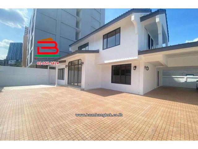 บ้านเดี่ยวพร้อมที่ดิน (รีโนเวททั้งหลัง) แจ้งวัฒนะ 28 แยก 2 (หลังเซ็นทรัลแจ้งวัฒนะ) เนื้อที่ 87.7 ตารางวา ตำบลบางตลาด อำเภอปากเกร็ด นนทบุรี