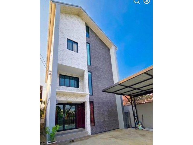 ให้เช่าบ้านเดี่ยว 3 ชั้นสไตล์โมเดิรฺน 3 ห้องนอน 4 ห้องน้ำ นวมินทร์ 24 เหมาะทำออฟฟิศ พักอาศัย (RH1566)