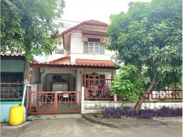ขายบ้ายเดี่ยว หมู่บ้านธราดล ติดโรงเรียนสารสาสน์วิเทศรังสิต 36.3 ตร.ว. 3 ห้องนอน ต.ลำผักกูด อ.ธัญบุรี จ.ปทุมธานี