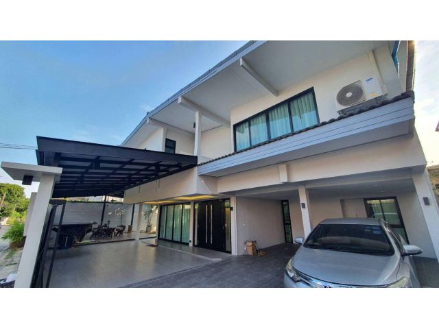 ให้เช่าบ้านเดี่ยวหลังใหญ่ ซอยรัชดา 32 ( 5 ห้องนอน พร้อมเฟอร์นิเจอร์ ) ตกแต่งModern