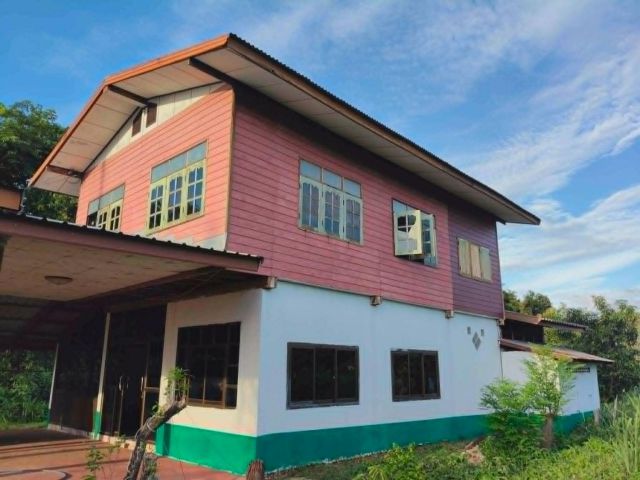 บ้านในเมืองเนื้อที่ไร่กว่า