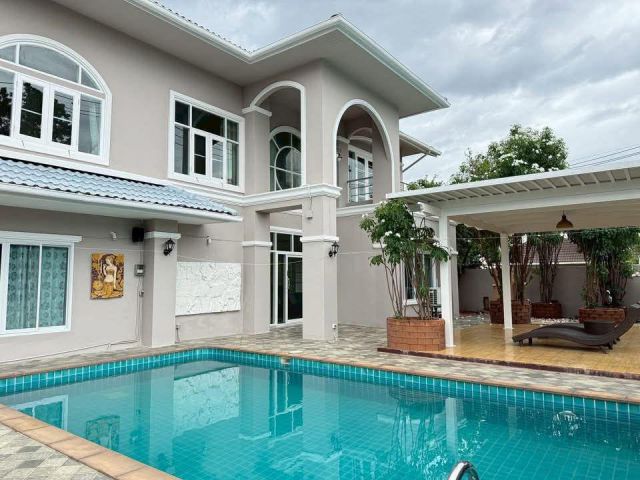 Pool Villa รีโนเวทใหม่ พร้อมเข้าอยู่ ทำเลทองรวมโชค (น้ำไม่ท่วม) ส่วนตัวที่สุด บ้านหัวมุมไม่ติดใคร