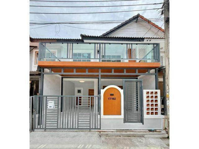 หมู่บ้านพฤกษา10 ถนนบางกรวย-ไทรน้อย ทาวน์เฮ้าส์ 2 ชั้น ตกแต่งใหม่พร้อมอยู่ ทำเลดี ต้นโครงการ