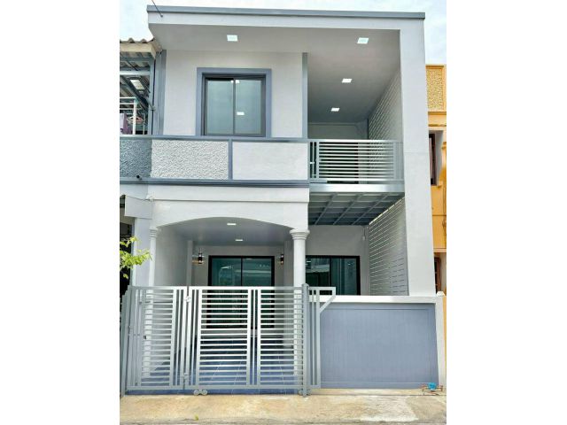 ขายทาวน์เฮ้าส์ 2 ชั้น หมู่บ้านสรรทัศน์ธานี 2 (หลังกองสลาก) เนื้อที่ 20 ตารางวา 3 ห้องนอน ซอยนนทบุรี 39
