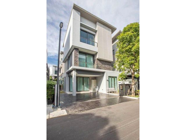 Central EastVille Chic Republicรามอินทรา เอกมัย-เกษตร สุคนธสวัสดิ์ ให้เช่าบ้านเดี่ยว 3ชั้น 4นอน 4น้ำใกล้ Crystal Design