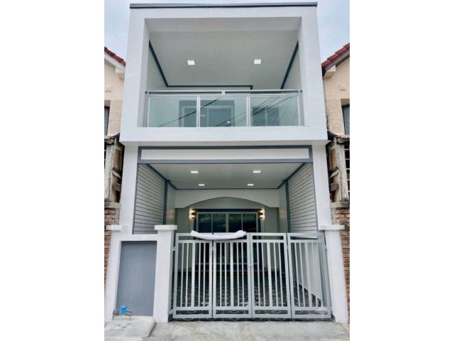 ขายทาวน์เฮ้าส์ 2 ชั้น หมู่บ้านนภาพร (บางศรีเมือง) ใกล้ท่าน้ำนนท์ เนื้อที่ 17 ตารางวา 2 ห้องนอน ซอยบางกรวย-ไทรน้อย 45
