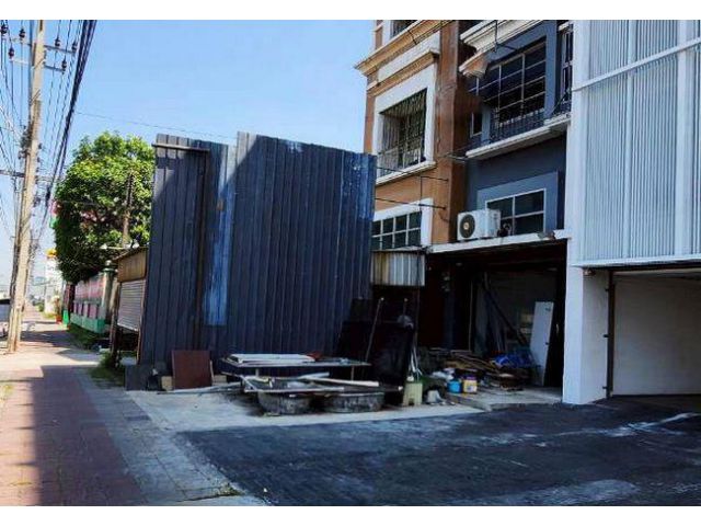 ขายอาคารพาณิชย์ ติดถนนราชพฤกษ์ ตำบลบางรักน้อย อำเภอเมือง นนทบุรี