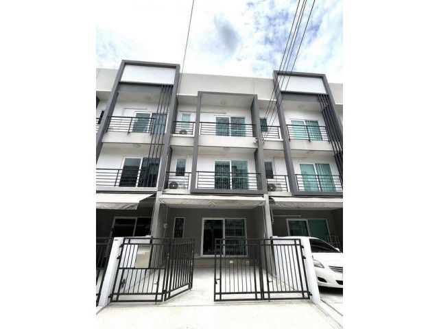 ให้เช่าทาวน์โฮม 3 ชั้น 3 ห้องนอน บ้านกลางเมือง สวนหลวง เฉลิมพระเกียรติ ร.9 ซอย 28 ตรงข้ามสวนหลวง