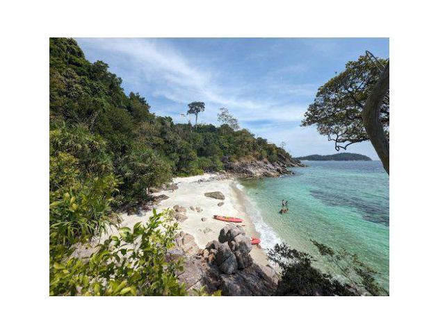 ขายที่ดิน 10 ไร่ บนเกาะหลีเป๊ะ ติดชายทะเลหาดการะ ต.เกาะตะรุเตา อ.เมืองสตูล จ.สตูล