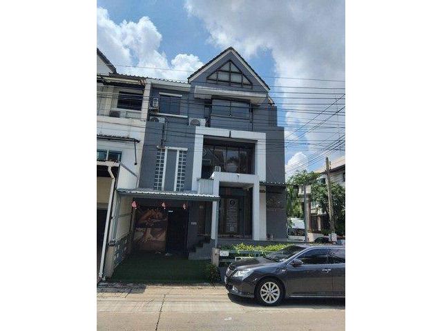 อาคาร 3.5 ชั้น 46 ตรว. 4 ห้องน้ำห้องอาบน้ำ 2 ห้อง 8 ห้องทำงาน ย่าน Town in Town – ศรีวรา