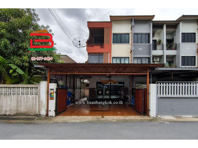 ทาวน์โฮม หมู่บ้านชุมชนทอส. 9 (ซอยพหลโยธิน 64) เนื้อที่ 30.5 ตรว. ใกล้โรงพยาบาล บี.แคร์ เมดิคอลเซ็นเตอร์ ถนนพหลโยธิน