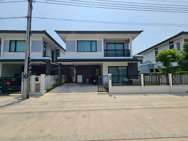 ขาย /ให้เช่า บ้านแฝด สูง 2 ชั้น หมู่บ้านบริทาเนีย บางนา-สุวรรณภูมิ ( กม.26 )