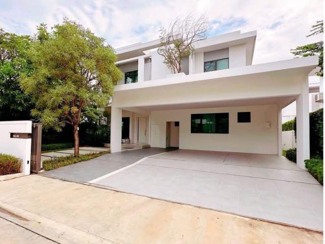 ให้เช่าบ้านเดี่ยวหรู มัณฑนา บางนา กม.15 4 ห้องนอน 5 ห้องน้ำ พื้นที่ใช้สอย 240 ตร.ม. ใกล้ Central Village ราคา 130000 บาท