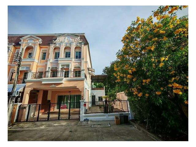 ให้เช่าบ้านเดี่ยว Urban Sathorn หลังมุม 300 ตร.ม. 4+1 นอน Pet Friendly ใกล้ BTS บางหว้า 60000 บาท