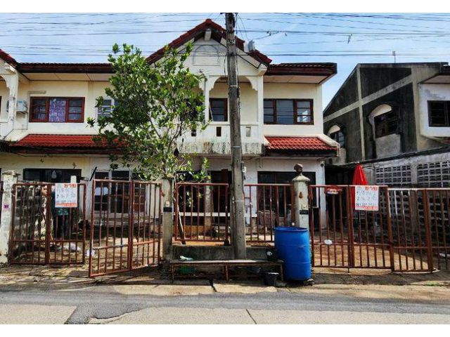 ขายทาวน์เฮ้าส์ หมู่บ้านสวนสุทธิดา คลอง 5 คลองหลวง ปทุมธานี เนื้อที่ 18 ตร.ว. 2 ชั้น 2 นอน 2 น้ำ