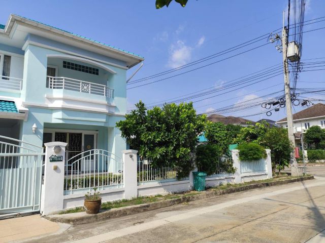 ขายบ้านเดี่ยว 2ชั้น มบ.ลัดดารมย์ 89ตร.วา หลังริมถนนเมนหมู่บ้าน ทำเลดี โครงการติดถนนใหญ่ รัตนาธิเบศร์ หน้าทางเข้า ติดMRT