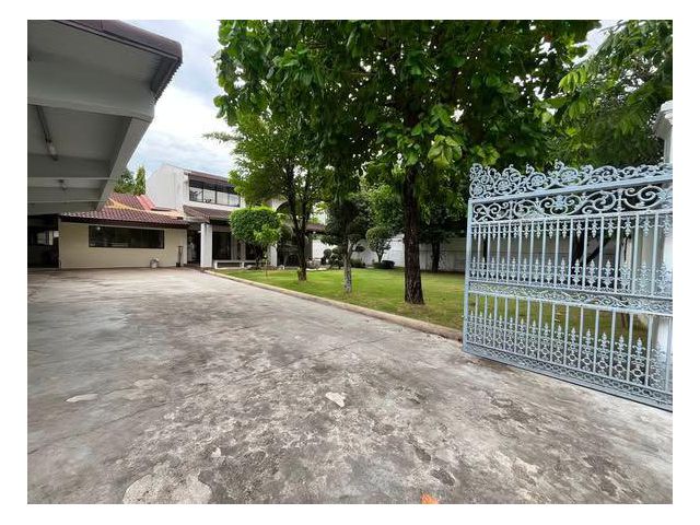 T26-784 ขาย บ้าน หมู่บ้านปัญญา พัฒนาการ 30 ห้องนอน 5 ห้อง ห้องน้ำ 4 ห้อง ชั้นที่ 1 2 งาน 220 ตารางวา ใกล้กับ BTS อ่อนนุช