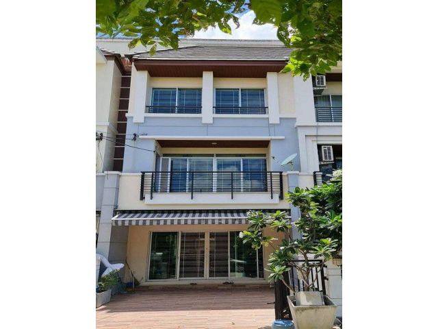 ให้เช่าทาวน์โฮม 3 ชั้น หมู่บ้านกลางเมือง ศรีนครินทร์ 24 (อ่อนนุช–พัฒนาการ) รีโนเวทใหม่ พร้อมเข้าอยู่